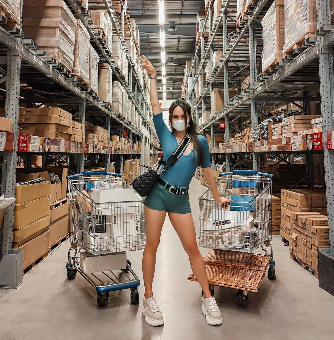 Cinta Lauraさんのインスタグラム写真 - (Cinta LauraInstagram)「Preparing my new home in style. 🤪 • #cintalaurakiehl」1月15日 10時16分 - claurakiehl