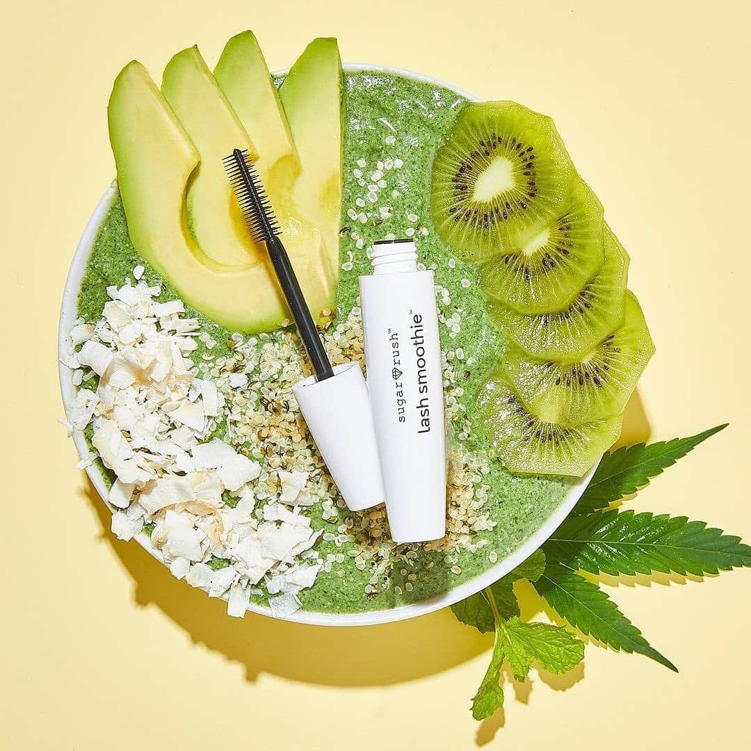 ULTA Beautyさんのインスタグラム写真 - (ULTA BeautyInstagram)「The @sugarrush Lash Smoothie Volumizing Hemp Mascara is a green smoothie for your lashes. This volumizing & curling mascara is infused with their green queen™ complex: 6+ conditioning oil blend of hemp, castor, coconut, kiwi, avocado & baobab + plant waxes. #ultabeauty」1月15日 4時47分 - ultabeauty
