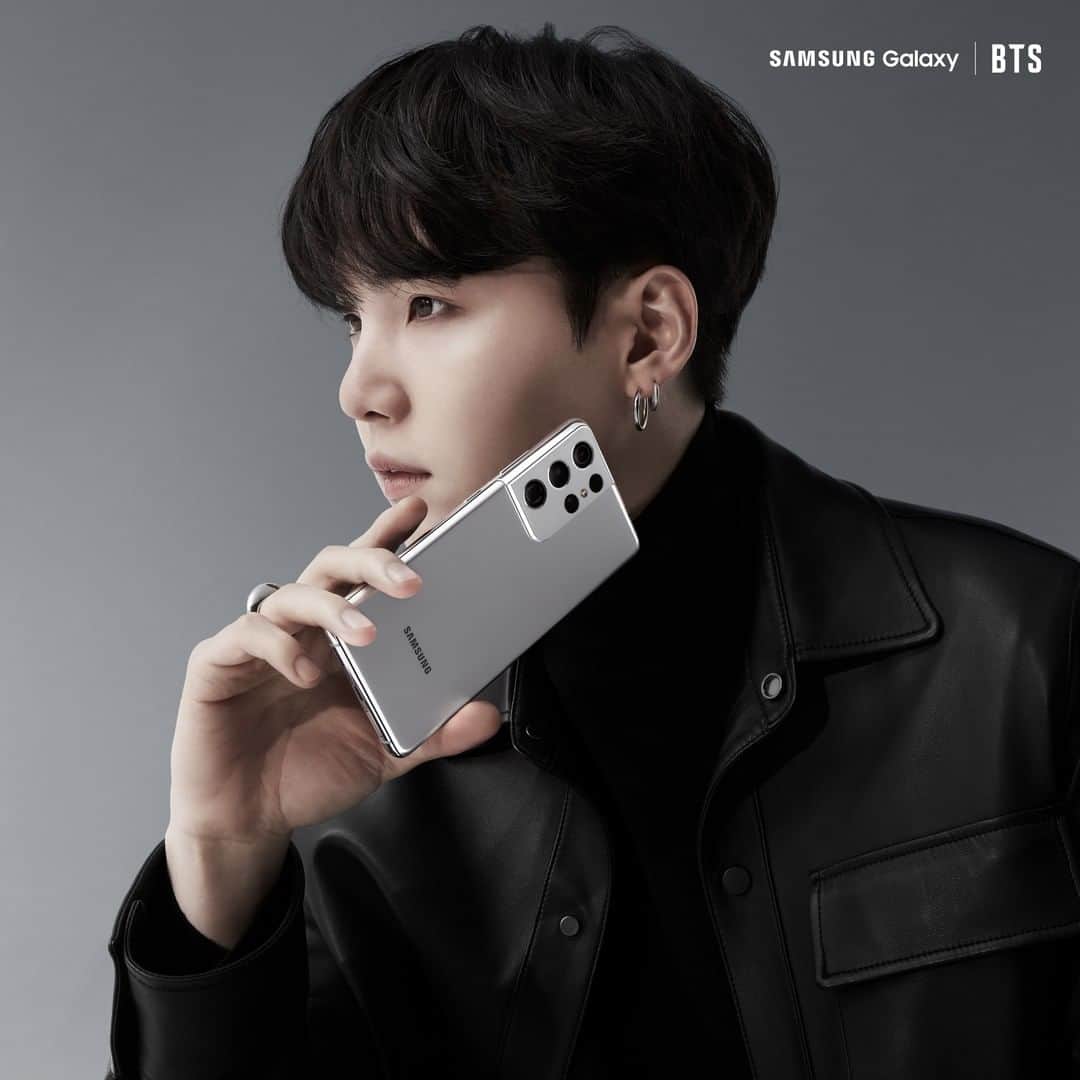 Samsung Mobileのインスタグラム：「📸: @bts.bighitofficial’s #SUGA brings out the #GalaxyS21’s best side.  #GalaxyxBTS」