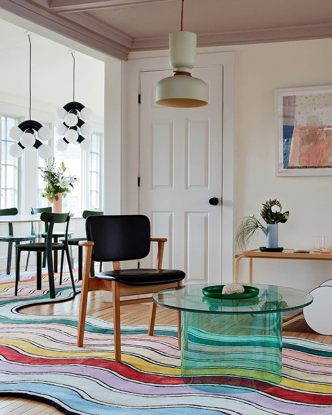 MR PORTERのインスタグラム：「Wish you were here? Well, you could be. 🌈 The colourful rugs and ceramic vases in this stylish Airbnb are all available to purchase for your home. @pieces_by_an_aesthetic_pursuit, the Brooklyn-based home and product line, relies on a network of friends and contacts to execute their designs – artisan weavers in India, fibreglass workers in Vietnam, metal workers in Brooklyn. Join us for a private view of Home Kennebunk, their totally shoppable Airbnb in Maine (and head to the link in bio to read the full story)  Shop the story: Pieces - Wavy Patterned Rug, 8' x 10', Pieces - Hydrangea Ceramic Vase, Pieces - Steps Fibreglass Planter, Pieces - Grass Court Striped Rug, 6' x 9', Pieces - Hybrid Metal and Stone Side Table」
