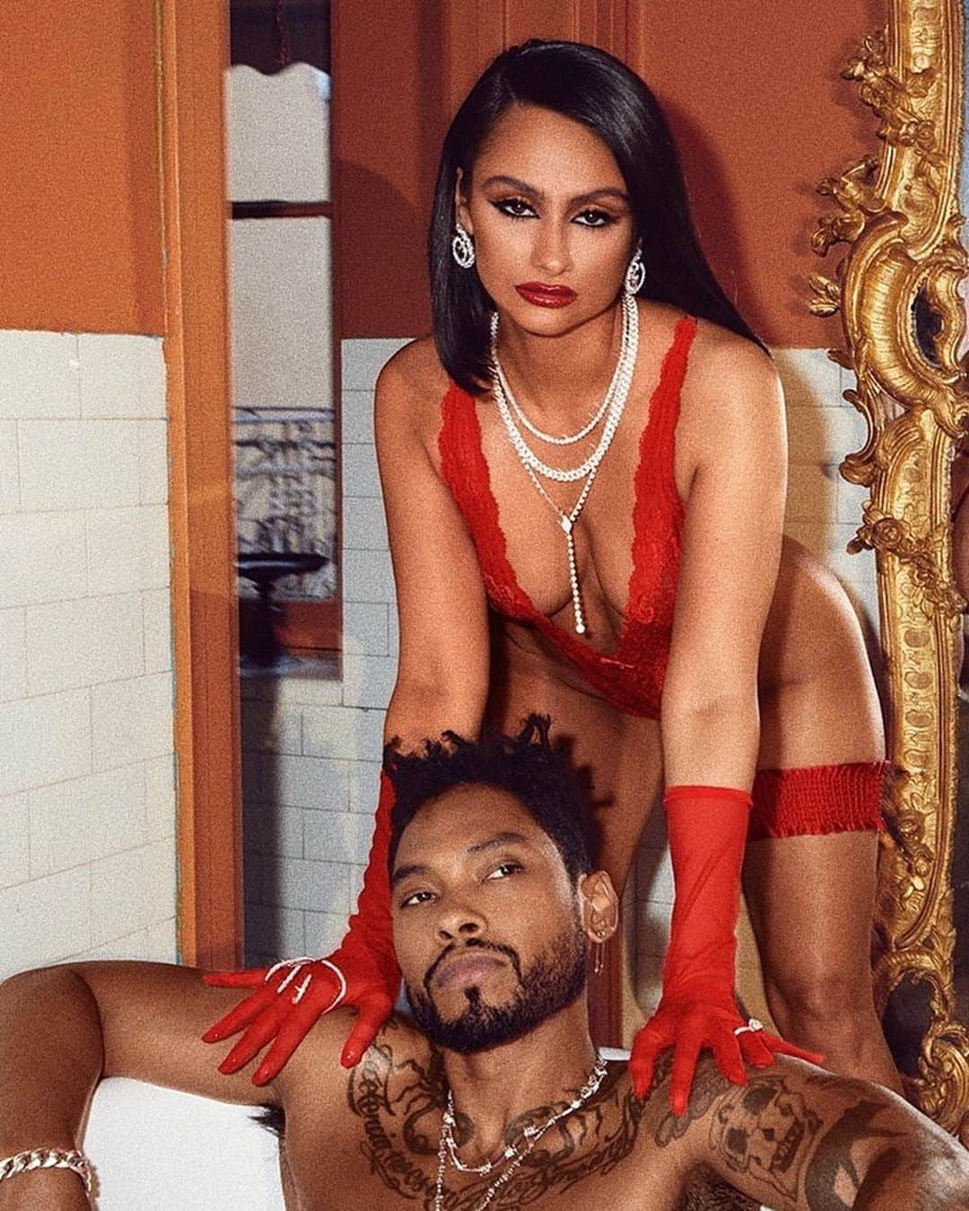 ミゲルのインスタグラム：「Energy for @savagexfenty . Having fun, trying shit and learning all year long w @nazaninmandi」