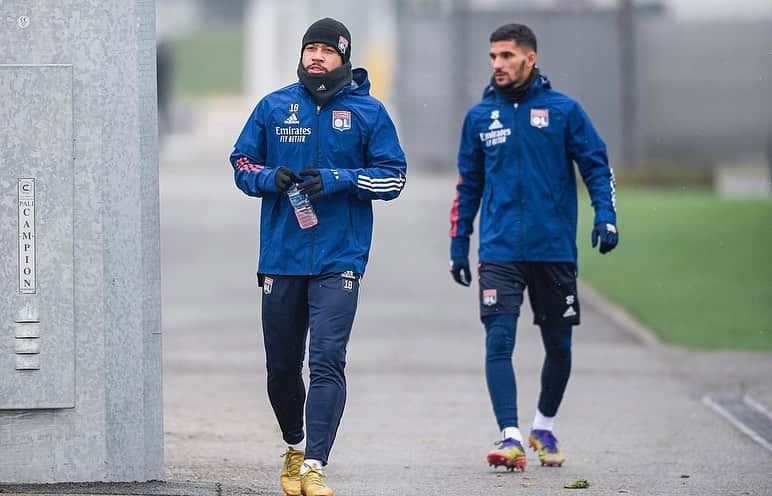 メンフィス・デパイのインスタグラム：「⚽️🚀」