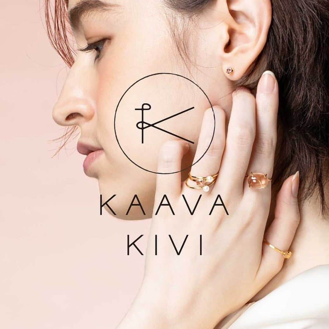 タピエスタイルさんのインスタグラム写真 - (タピエスタイルInstagram)「ブランド 「KAAVA KIVI」が新宿伊勢丹に登場いたします。 デザイナーも在廊予定です。  KIVI=宝石  石に無関心ではいられないなら  ヌードなその指に耳に胸もとに  長い時間のその果てに 出会ったとしたら  留めて  「Your sight、my delight」  天然石を中心に、14kgf、シルバーなどで制作しています。天然石は定番からレアストーンまで幅広く取り扱っています。  新しい年、新しい自分。「小さなしあわせ」を身につけて、 新しい日常をはじめてみませんか？ TAPIE STYLEが伊勢丹新宿店にやってきます。 期間中、お客様のお越しをお待ちしております。  「小さなしあわせ」 新宿伊勢丹 日程：2021年1月20日（水）～2月2日（火） 場所：東京 / 新宿伊勢丹 本館1F ISETAN Leaf season index 営業時間：10:00〜19:00  住所 : 東京都新宿区新宿 3-14-1 アクセス:メトロプロムナードB5・B4・B3出口 東京メトロ丸ノ内線「新宿三丁目駅」徒歩1分 都営新宿線「新宿三丁目駅」徒歩3分 JR「新宿駅」(東口)徒歩5分/小田急線「新宿駅」徒歩7分 京王線「新宿駅」徒歩7分 西武新宿線「西武新宿駅」徒歩5分 都営大江戸線「新宿西口駅」徒歩10分 東京メトロ副都心線「新宿三丁目駅」徒歩2分」1月15日 5時26分 - tapiestyle