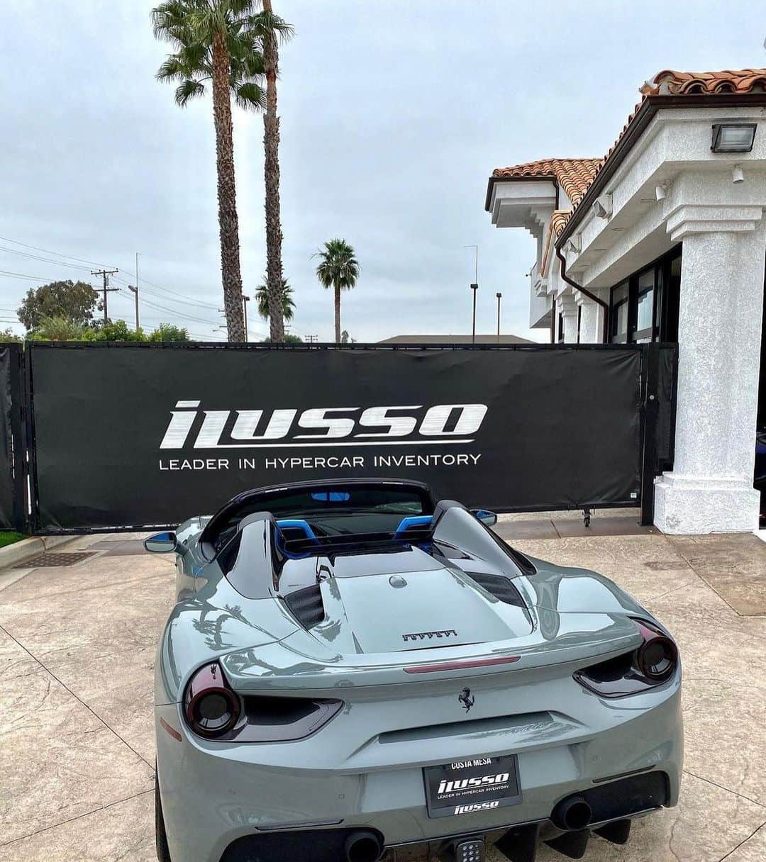 CARLiFESTYLEさんのインスタグラム写真 - (CARLiFESTYLEInstagram)「Thoughts on this Ferrari 488 Spider? The color is Grigio Medio #488spider Photos by @ilussooc #carlifestyle」1月15日 5時29分 - carlifestyle