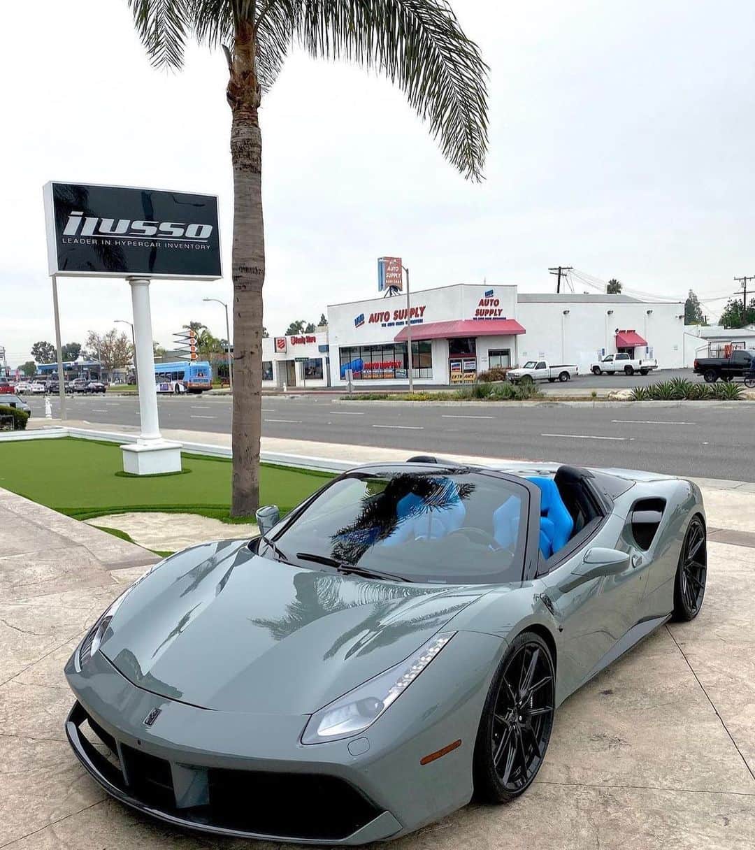 CARLiFESTYLEさんのインスタグラム写真 - (CARLiFESTYLEInstagram)「Thoughts on this Ferrari 488 Spider? The color is Grigio Medio #488spider Photos by @ilussooc #carlifestyle」1月15日 5時29分 - carlifestyle
