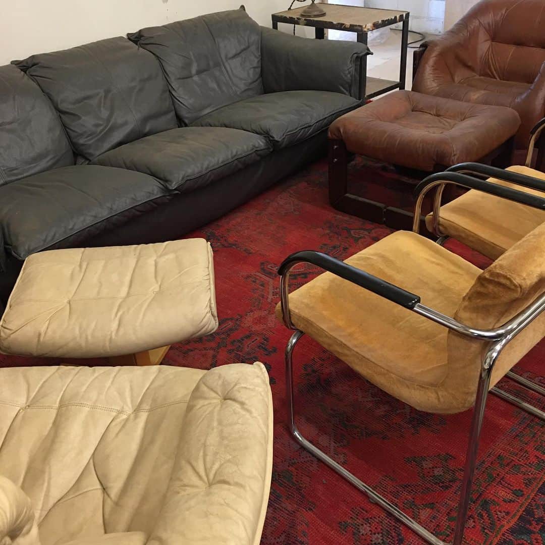 Beam & Anchorのインスタグラム：「Our upstairs showroom of vintage furniture is still going strong.」