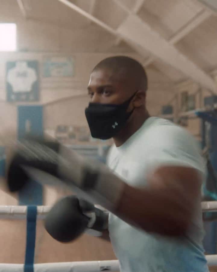Under Armourのインスタグラム：「Through the struggle. Through the work. @anthonyjoshua owns the new reality. The UA SPORTSMASK is designed for athletes. Comfortable and water-resistant, it stays put so you can focus on your training. Hit link in bio to shop.」