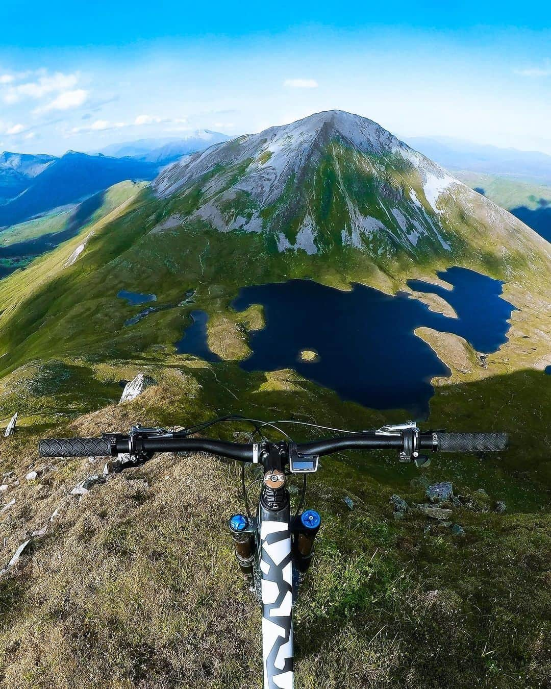 goproさんのインスタグラム写真 - (goproInstagram)「Photo of the Day: A panoramic view makes all of the pedaling worth it 🚵‍♂️ #GoProFamily member @scottylaughland ⠀⠀⠀⠀⠀⠀⠀⠀⠀ @goprouk #GoProUK #GoPro #GoProMTB #MTB #POV」1月15日 5時52分 - gopro