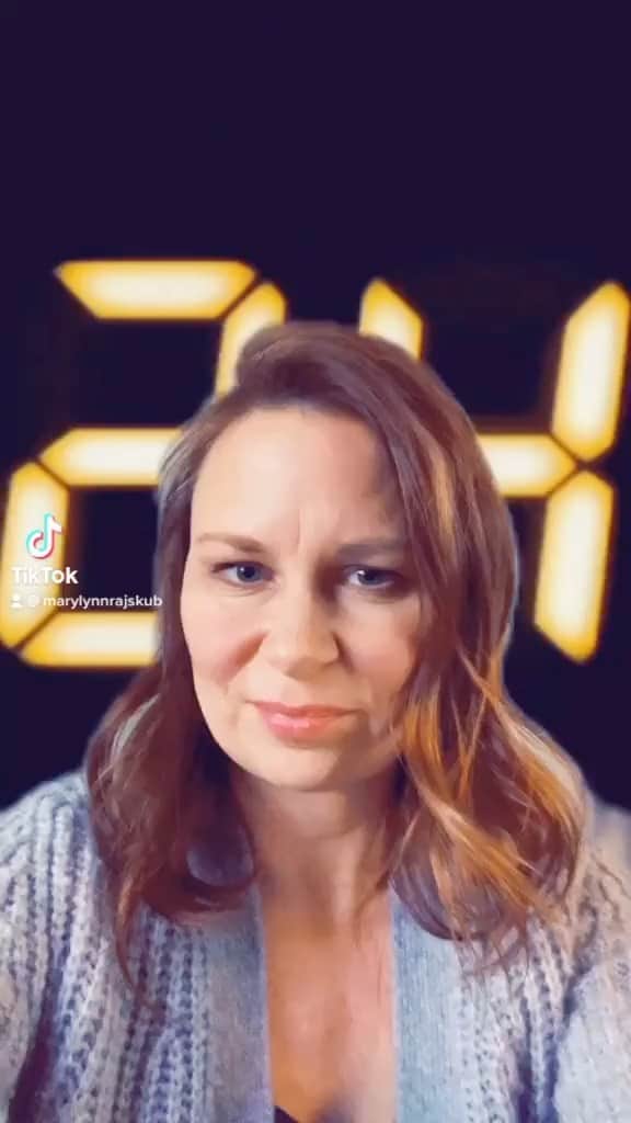 メアリー・リン・ライスカブのインスタグラム：「Anyone else do something like this on your first day at a new job that you really cared about? #selfsabotage #storytime #actor #24 #marylynnrajskub #tv #celeb #work #job #wellness #worklife」