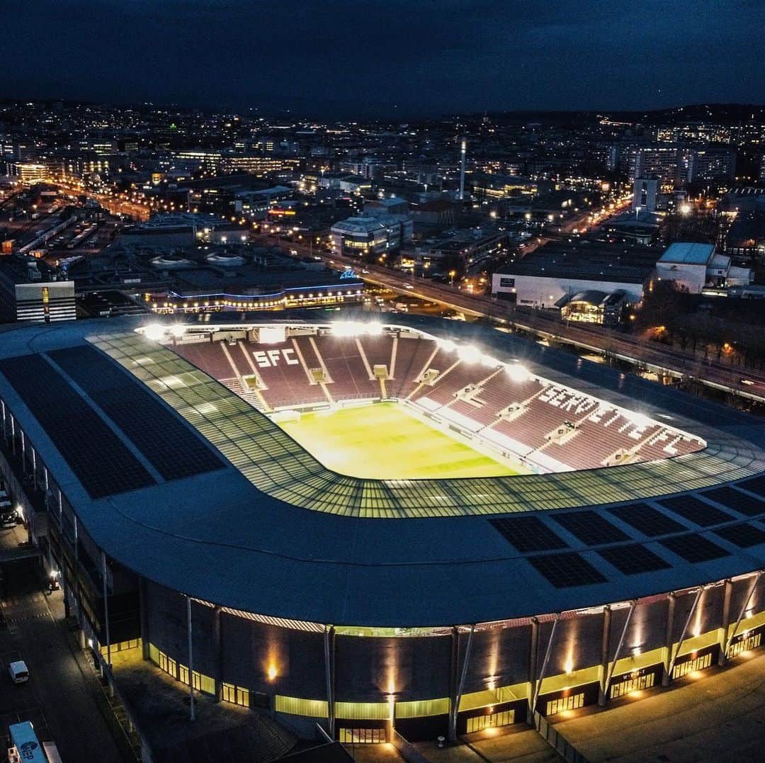 フィリップ・センデロスのインスタグラム：「🇱🇻@servettefootballclub🇱🇻」