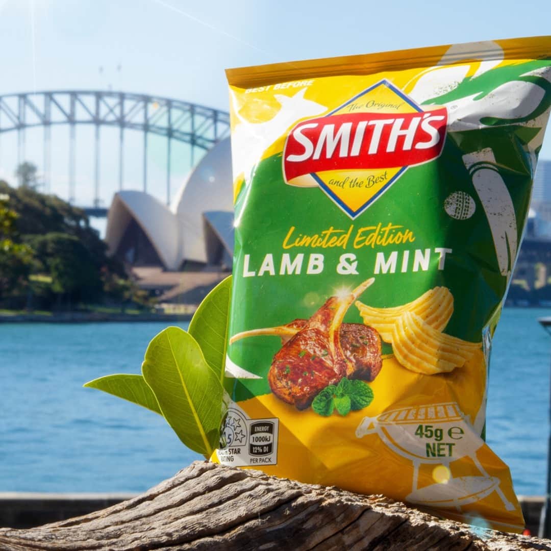 7-Eleven Australiaさんのインスタグラム写真 - (7-Eleven AustraliaInstagram)「It’s an Aussie miracle! ✨🍟 Smith’s have just released a limited edition Lamb & Mint flavour. Be sure to grab one from your local #7ElevenAus.」1月15日 6時00分 - 7elevenaus