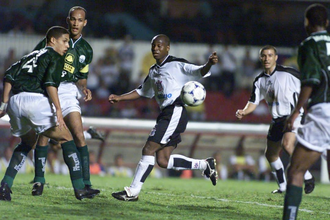 コリンチャンスさんのインスタグラム写真 - (コリンチャンスInstagram)「Dá um quentinho no coração poder relembrar, em fotos, as partidas da vitoriosa campanha corinthiana no primeiro Mundial de Clubes da Fifa! 🥰⠀ ⠀ 📸 Arquivo Corinthians⠀ ⠀ #VaiCorinthians ⠀ #Mundial21Anos」1月15日 6時01分 - corinthians