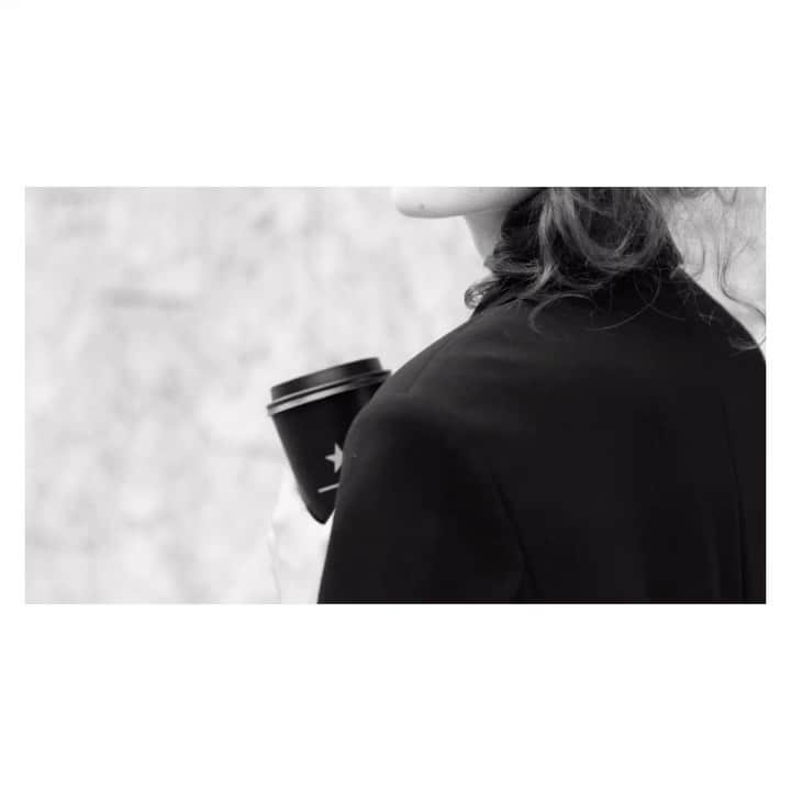 のインスタグラム：「🖤  #MyGrey #sneakers #sneakersaddict  #blackstyle」