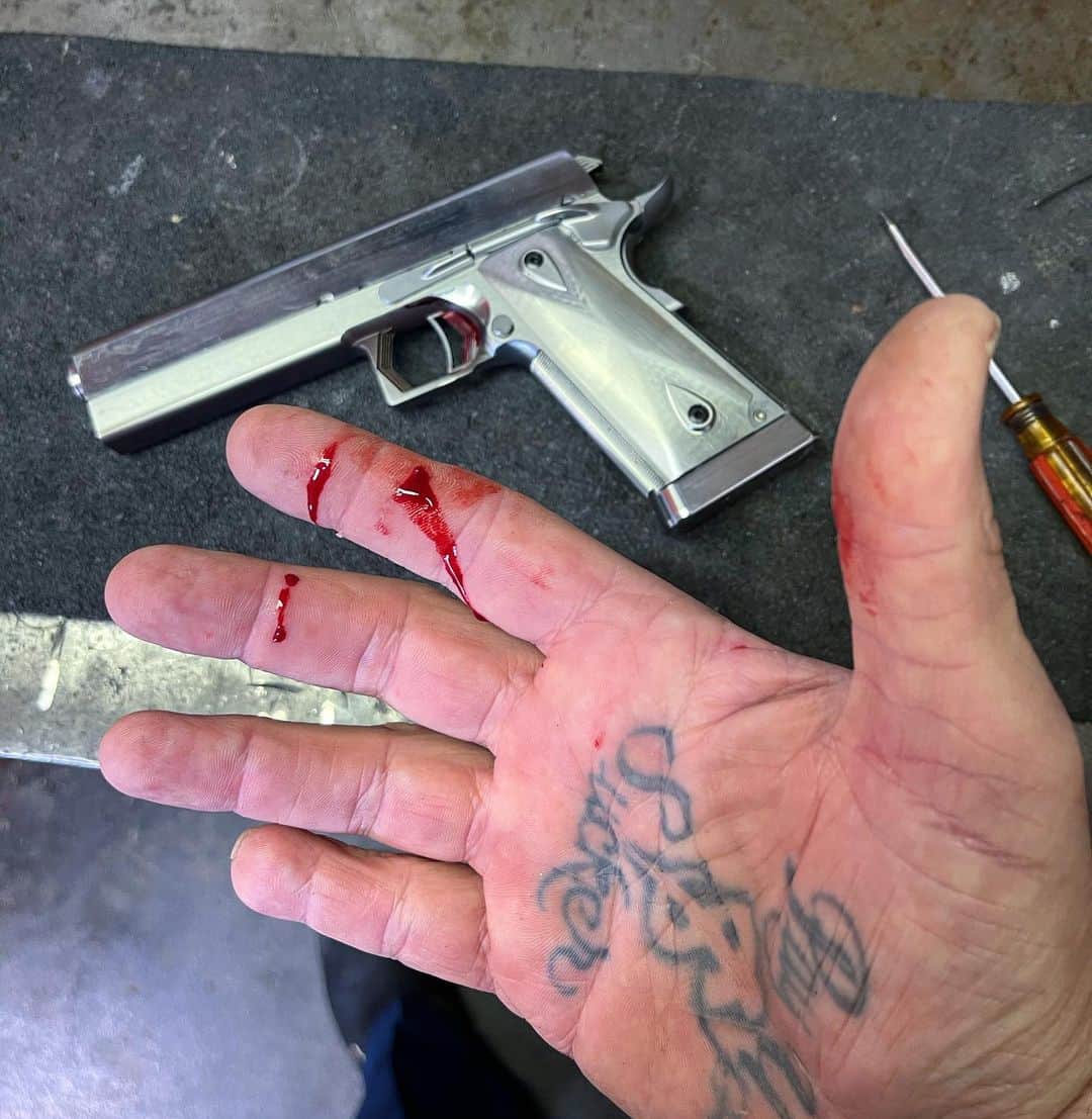 ウエストコーストチョッパーズのインスタグラム：「When I said I want my DNA in everything I build.   I wasn’t bullshitting..  All @jessejamesfirearms are Proudly Handmade in Austin Texas USA🇺🇸  #jessejames」