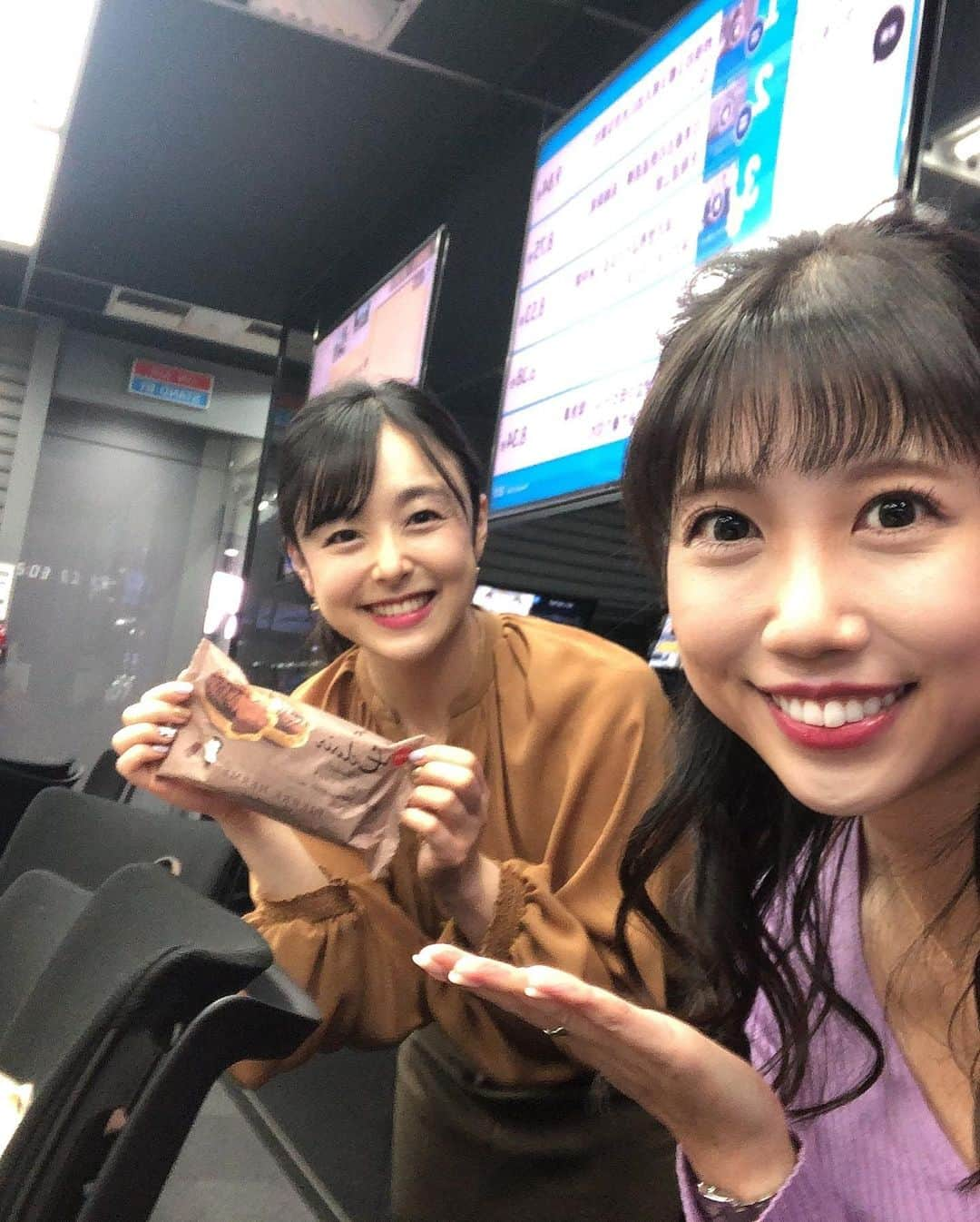 黒田菜月さんのインスタグラム写真 - (黒田菜月Instagram)「久しぶりの泊まり勤務✨遅番の米澤キャスターからのバトンタッチでした🥰❤️ . #TBSニュース #ヘアメイク #衣装 #女子アナ #アナウンサー #女子アナコーデ #女子アナヘア  #女子アナメイク #コスメコンシェルジュ #diormakeup @diormakeup  #コンシーラー #フォーエバースキンコレクトコンシーラー0N #カバー力抜群  #カラバリ豊富  #マスクメイク #マストアイテム #米澤かおり キャスター @kaoriina67  #セブンスイーツ  #ピエールエルメコラボ  #エクレア #美味しいと評判  #気になってたんです #私もあとで食べます」1月15日 6時36分 - nyaaatsuki_krd