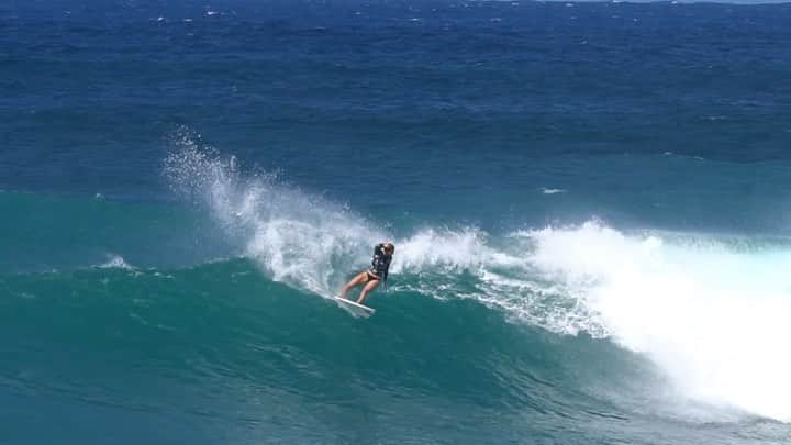 レイキー・ピーターソンのインスタグラム：「A DAY AT SUNSET 🌴🤗 • Link to the full video in my bio」