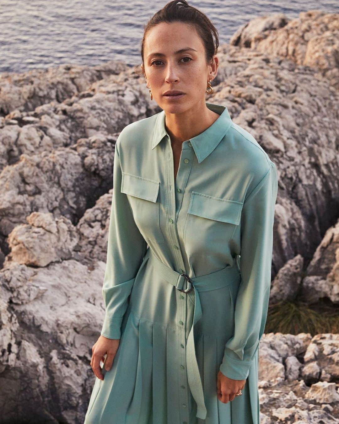The Outnetのインスタグラム：「There's something new on the horizon... Discover the latest collection from Iris & Ink  Shop all your favorite Instagram looks, just visit the link in bio」