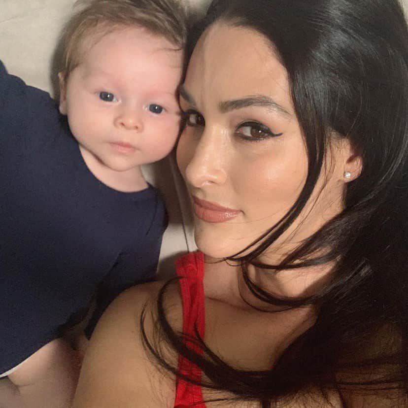 WWEさんのインスタグラム写真 - (WWEInstagram)「It’s almost time to meet Matteo and Buddy! Enjoy this ⤴️ selfie perfection and don’t miss #TotalBellas tonight at 9/8c on E! 📸: @thenikkibella / @thebriebella」1月15日 7時10分 - wwe