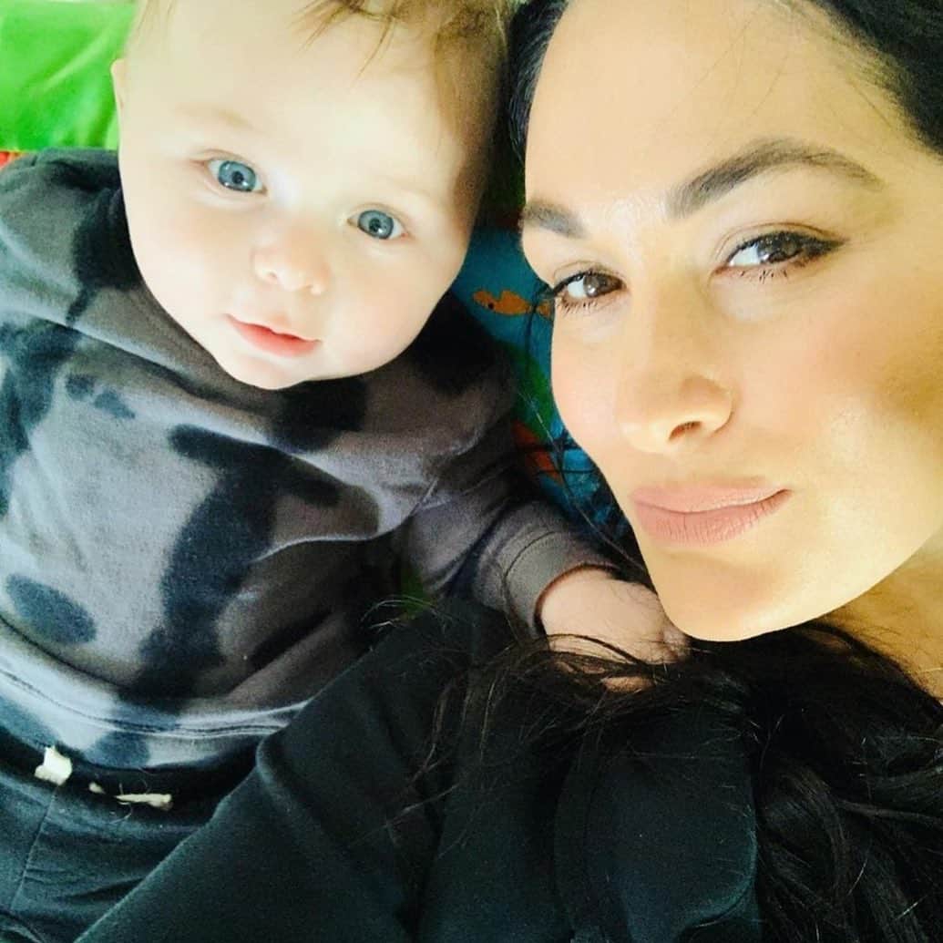 WWEさんのインスタグラム写真 - (WWEInstagram)「It’s almost time to meet Matteo and Buddy! Enjoy this ⤴️ selfie perfection and don’t miss #TotalBellas tonight at 9/8c on E! 📸: @thenikkibella / @thebriebella」1月15日 7時10分 - wwe
