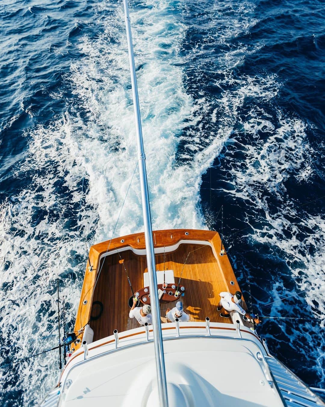 Costa Sunglassesのインスタグラム：「On the run. 📷: @austincoit #SeeWhatsOutThere #BornOnTheWater」