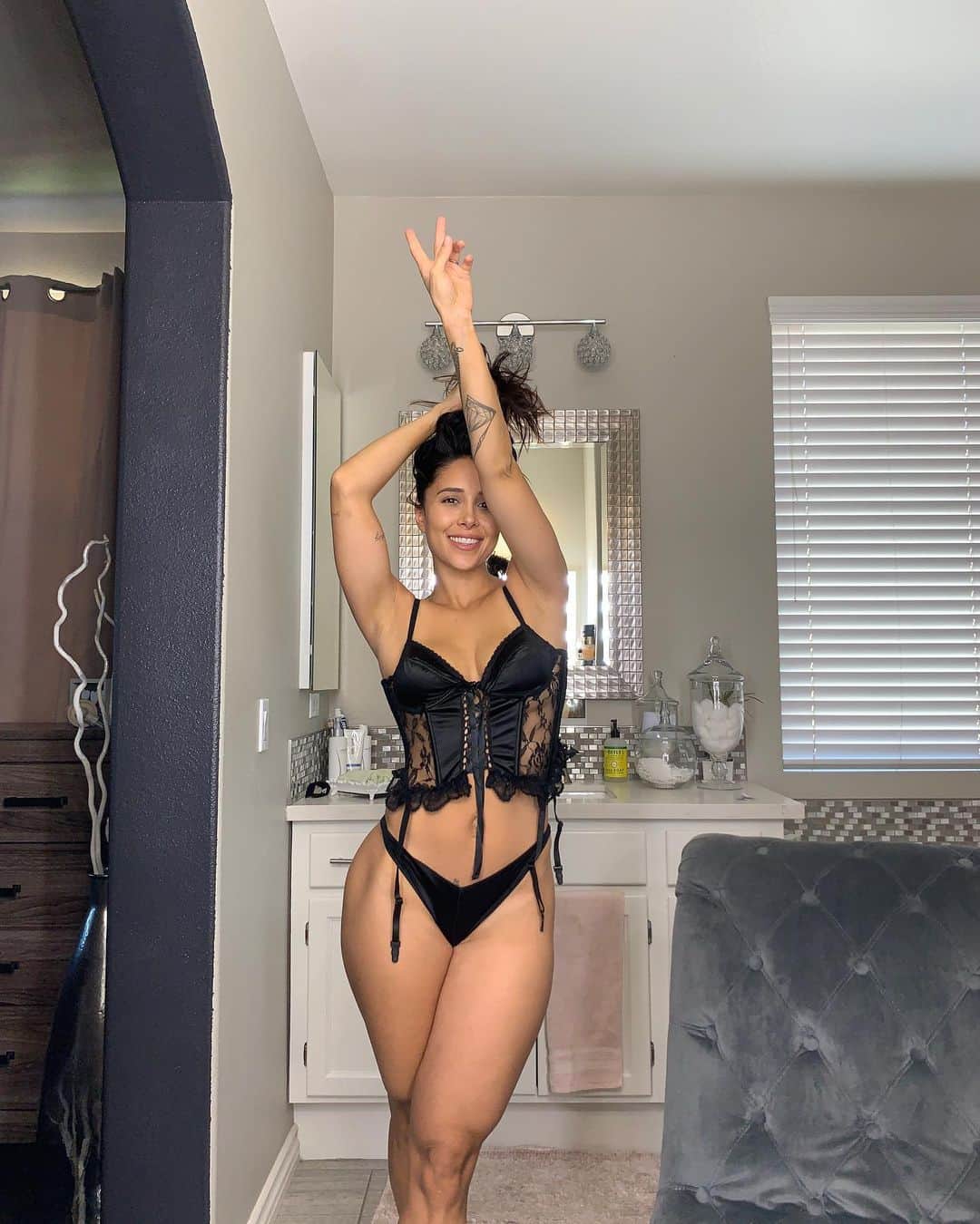Tianna Gregoryのインスタグラム：「I miss traveling 🧳 hit the link in my bio for new 🔥 content」