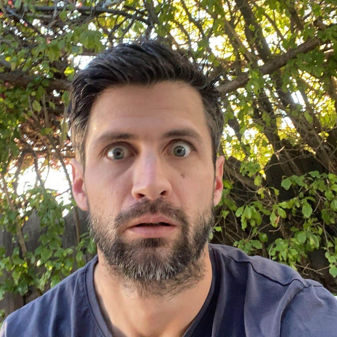 ジェームズ・ラファティのインスタグラム：「Going live now with @hulu and @stephencolletti to talk @everyoneisdoinggreat!」