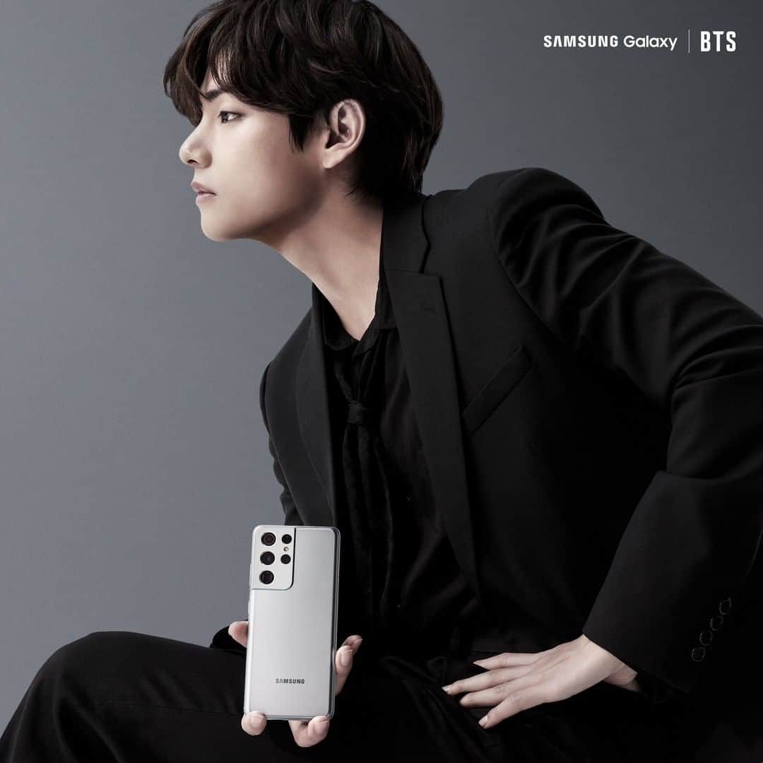 Samsung Mobileさんのインスタグラム写真 - (Samsung MobileInstagram)「📸: @bts.bighitofficial’s #V lets the #GalaxyS21 say it all.  #GalaxyxBTS」1月15日 8時00分 - samsungmobile