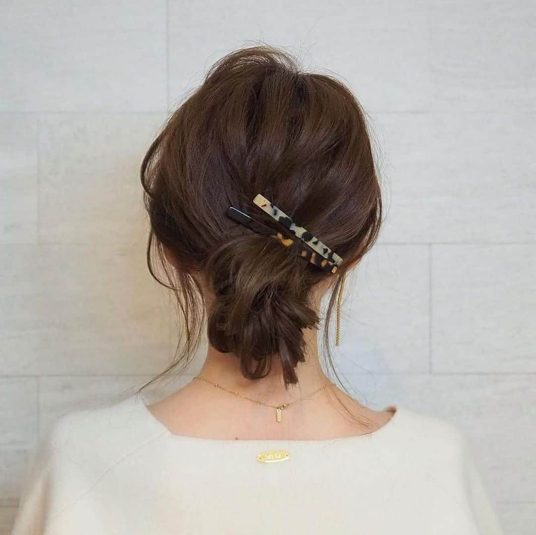 のインスタグラム：「Formas livres de como usar nossas fivelas 😍 faça como o seu estilo!   #Repost @alexandredeparis_official  ⁣⁣⁣⁣⁣⁣⁣⁣⁣⁣⁣ #hairaccessories #handmadeinfrance #fashionisinthehair #cabelo #fivela #acessoriodecabelo #hairstyle」