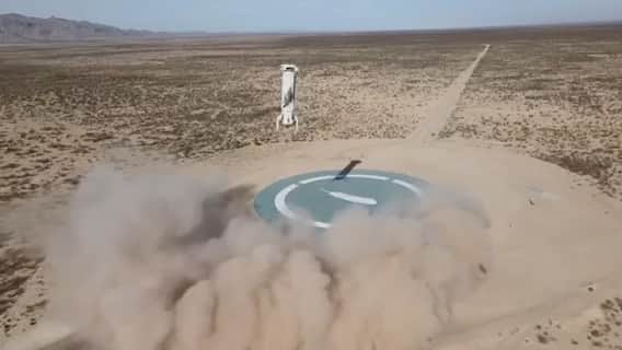 ジェフ・ベゾスのインスタグラム：「Today’s @BlueOrigin landing and the epic view from above the Kármán line. #NeverGetsOld #GradatimFerociter」