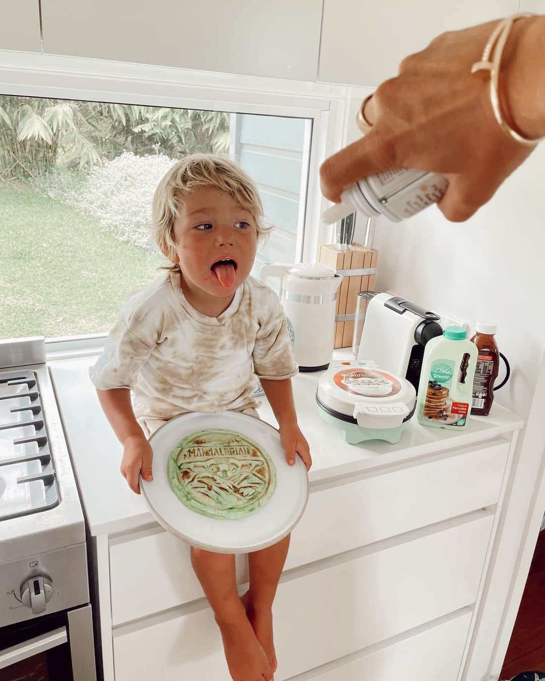 RUBY TUESDAY MATTHEWSさんのインスタグラム写真 - (RUBY TUESDAY MATTHEWSInstagram)「Holiday tings - not sure who resembles baby Yoda more .... @zingpopculture #ad」1月15日 8時31分 - rubytuesdaymatthews