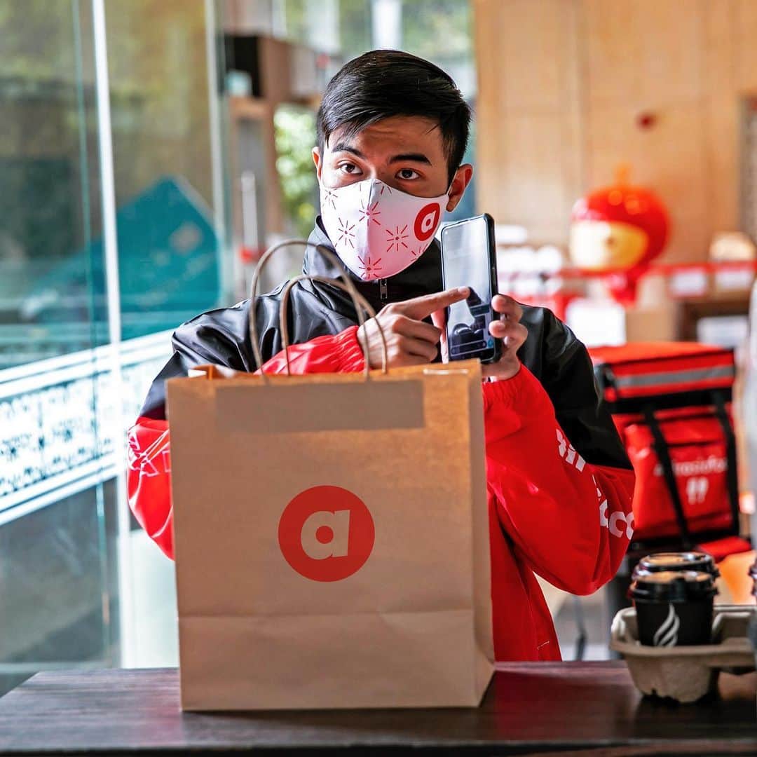 エアアジアのインスタグラム：「Shopping, groceries, and even your favorite food cravings are now all available in one app featuring UNLIMITED FREE DELIVERY!*  Yup, you read that right! Just download the Asean super app, airasia, to get your FOOD, FRESH, and SHOP orders and experience hassle-free transactions with us! T&Cs apply.**  Happy shopping! #airasiaDelivers __________ *Promo is applicable in Klang Valley only. Launching in more cities soon. Stay tuned.  **For Food: Unlimited Free Deliveries for ALL across Food (up to 15km); Fresh: min. RM30 spend, no distance limitation. MY only; and for Shop: min. RM30 spend, no distance limitation. MY only.」