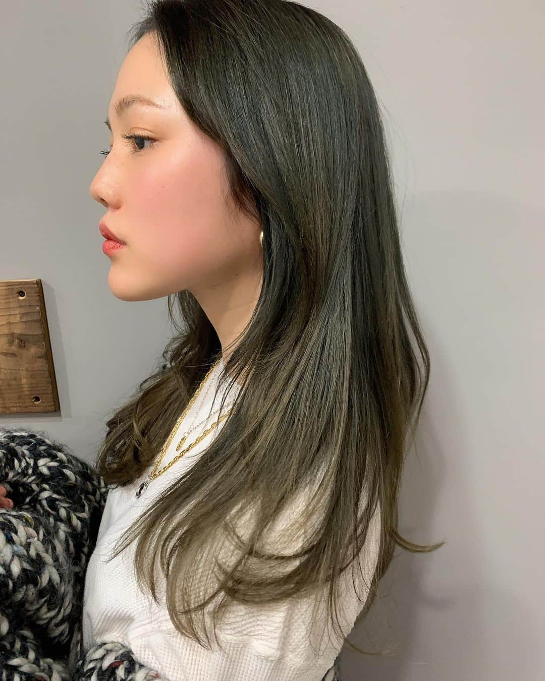 鳥谷部知愛さんのインスタグラム写真 - (鳥谷部知愛Instagram)「ハイトーン…♡♡  #ロングヘア #ロングヘアカラー」1月15日 19時23分 - tomomi_______