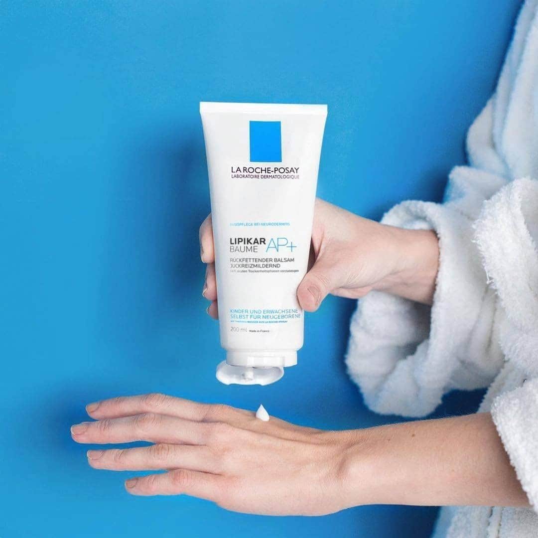 LA ROCHE-POSAY JAPAN ラロッシュポゼのインスタグラム：「＼乾燥した敏感な肌に ボディ用保湿クリーム／ . 乾燥や敏感肌でお悩みの方におすすめの #リピカフェイスボディバーム ✨ . 肌にしっとりとうるおいを与え、 乾燥し、敏感になりがちな肌の方におすすめです。 . 乾燥やマスクの肌荒れを このクリームで防ぎませんか？ ぜひ商品タブからチェックしてみてくださいね🌿 . リピカ フェイス&ボディバームAP＋M 200mL 3,630円（税込） . #ラロッシュポゼ #larocheposay #乾燥肌 #敏感肌 #敏感肌スキンケア  #スキンケアマニア #スキンケア好き #コスメ好き #素肌美人 #人気商品  #冬 #冬コスメ #保湿 #毛穴 #保湿ケア #乾燥対策 #乾燥肌対策 #紫外線 #美肌 #シートマスク #基礎化粧品 #ボディクリーム #ボディケア #保湿ケア #低刺激設計 #美肌になりたい #肌ケア #デイリースキンケア #肌悩み」