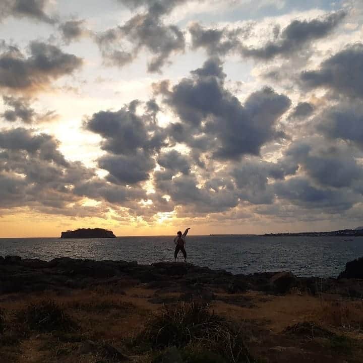 キム・ヒョンスクさんのインスタグラム写真 - (キム・ヒョンスクInstagram)「#제주#외돌개#잭슨포즈」1月15日 17時58分 - terrorgirl12