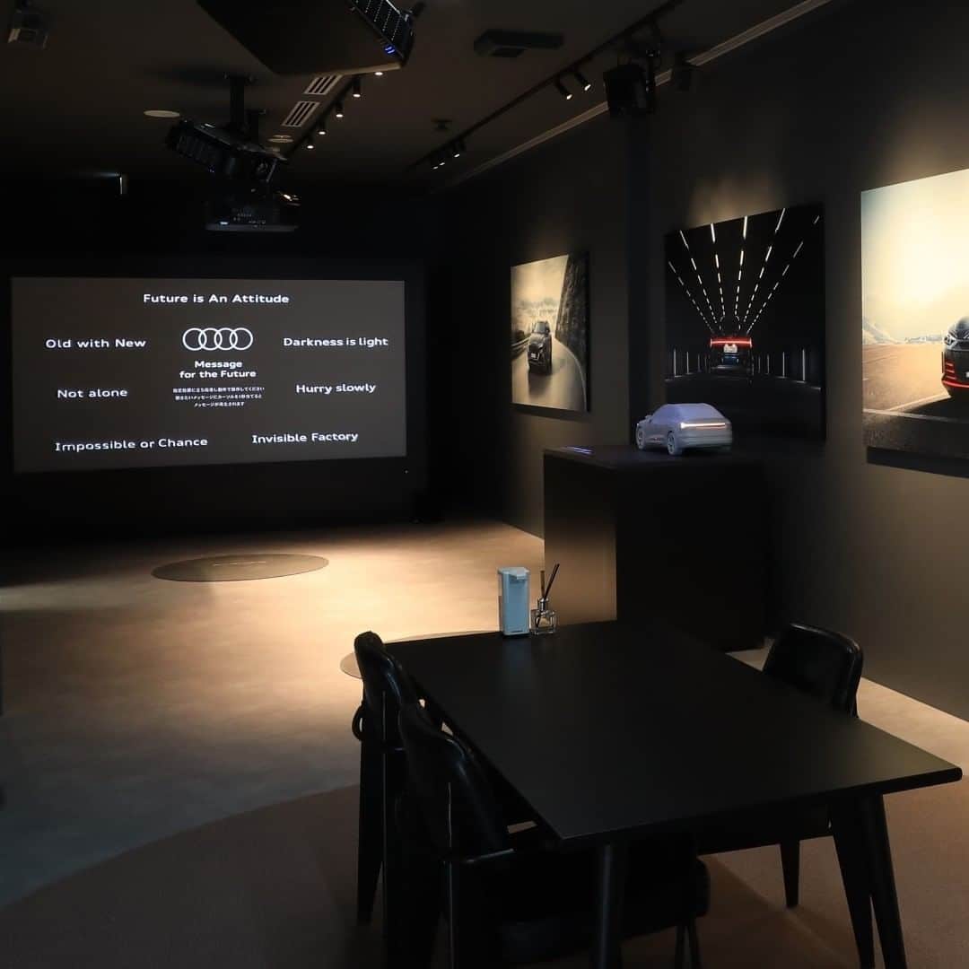 アウディ ジャパンさんのインスタグラム写真 - (アウディ ジャパンInstagram)「《Audi House of Progress Tokyo いよいよオープン》  Audiの次世代ブランドストア《Audi House of Progress Tokyo》が東京・青山にて、5月末までの期間限定でオープンいたしました。  プロジェクションマッピングやARなど最新のテクノロジーを活用した空間では、Audiブランドの歴史や哲学を全く新しい方法で体感することが可能です。  また、《Audi House of Progress Tokyo》では最新コンセプトカーの展示も行っており、Audiブランドのこれからを指し示すモデルをご覧になれます。  是非、《Audi House of Progress Tokyo》を通じて、Audiならではの先進的な価値観をご体感ください。  ▼Audi House of Progress Tokyo特設サイトはこちら https://www.audi.jp/progress/audi-brand-store/  #Audi #FutureIsAnAttitude」1月15日 18時00分 - audijapan