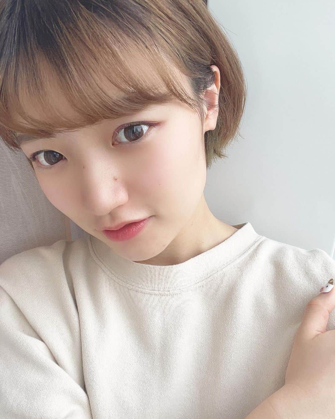 白石香のインスタグラム：「みんなにとっての「嫌なこと」って何？ 「嫌なこと」ってあんまり考えんと思うけど、考えてみると結構あったりする。 なのにみんな気付かずに、無意識のうちにやってる。  嫌なことをしなくてもいい人生を歩むために今嫌なことをするのかなあ でもそれっていつなん？ いつになったら嫌なことしなくて良くなるんやろ  わっかんねーや！！」