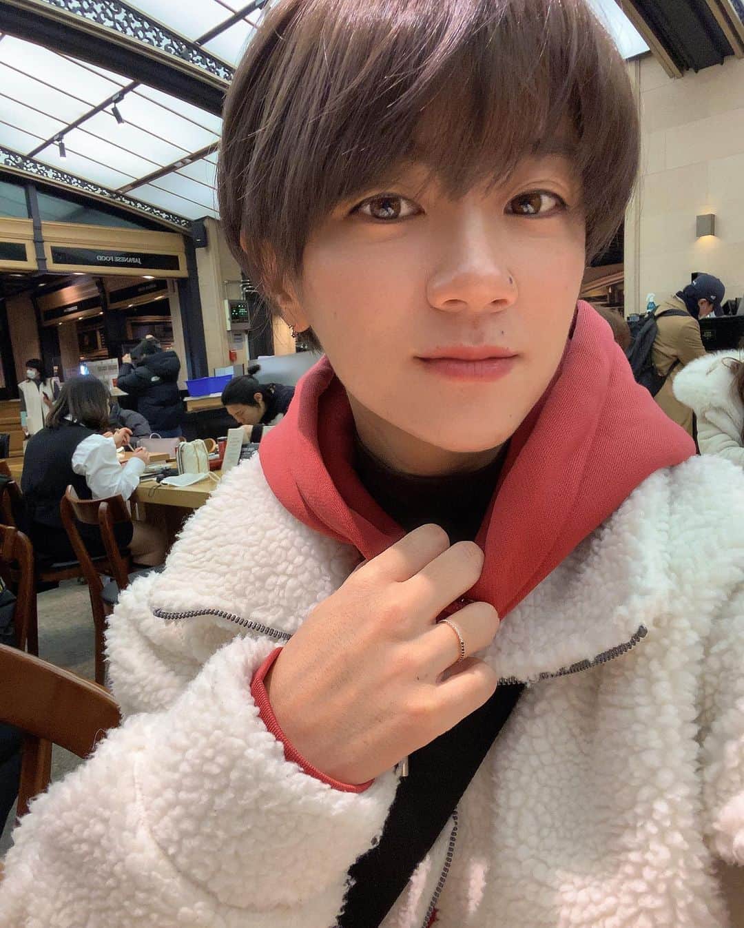 チェ・ナヨンさんのインスタグラム写真 - (チェ・ナヨンInstagram)「눈뜨세요 최나연씨🙃 오랜만에 앞머리를 제대로 냈어요 ㅋㅋ 이제 머리카락이 눈 찌를일만 남았네요 😂  다음 바디프로필 사진은..... 좀 파격적일수가 있어서 업로드를 좀 고민하고있어요 ㅋㅋㅋㅋㅋㅋㅋ  #머리싹뚝#앞머리」1月15日 18時04分 - nychoi87