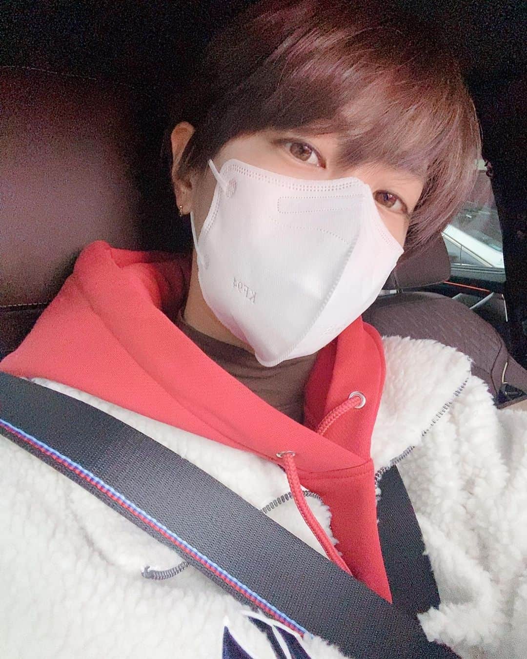 チェ・ナヨンさんのインスタグラム写真 - (チェ・ナヨンInstagram)「눈뜨세요 최나연씨🙃 오랜만에 앞머리를 제대로 냈어요 ㅋㅋ 이제 머리카락이 눈 찌를일만 남았네요 😂  다음 바디프로필 사진은..... 좀 파격적일수가 있어서 업로드를 좀 고민하고있어요 ㅋㅋㅋㅋㅋㅋㅋ  #머리싹뚝#앞머리」1月15日 18時04分 - nychoi87