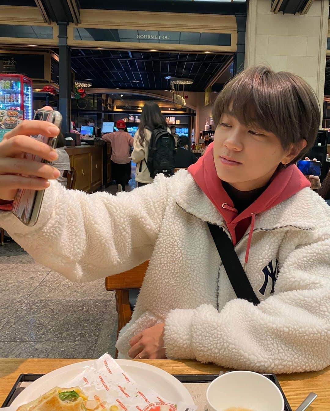 チェ・ナヨンさんのインスタグラム写真 - (チェ・ナヨンInstagram)「눈뜨세요 최나연씨🙃 오랜만에 앞머리를 제대로 냈어요 ㅋㅋ 이제 머리카락이 눈 찌를일만 남았네요 😂  다음 바디프로필 사진은..... 좀 파격적일수가 있어서 업로드를 좀 고민하고있어요 ㅋㅋㅋㅋㅋㅋㅋ  #머리싹뚝#앞머리」1月15日 18時04分 - nychoi87