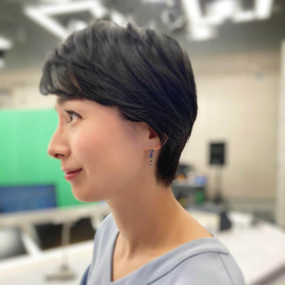 野村真季さんのインスタグラム写真 - (野村真季Instagram)「今週もお疲れ様でした！  1月11日(月) 1・2枚目 ワンピース @dama_jp アクセサリー @starjewelry_press  1月13日(水) 3・4枚目 ブラウス・パンツ @aspesiofficial アクセサリー @ete_official  1月15日(金) 5・6・7枚目 ブラウス・パンツ @so_close_official アクセサリー @naturali_jewelry  #テレビ朝日 #アナウンサー #アナウンサーコーデ  #野村真季 #野村アナ #171cm」1月15日 18時06分 - masaki__nomura