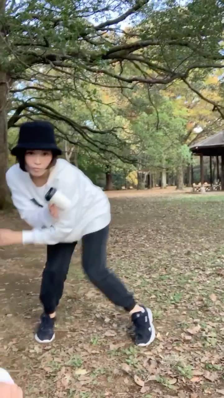 Soweluのインスタグラム：「M.C.ハマー懐かしいなぁ このPrayって曲で小さい頃 よく踊ってた✴︎ これUPするか迷ったけど、 誰かが笑ってくれるならと思いUPする事にしました笑 これは去年の10月くらいかな 公園の緑に癒され、心身共に調子の良い時はこうやって思いっきり全力で踊ったりしていっぱい笑って 自分で自分を元気付けてた🌿」