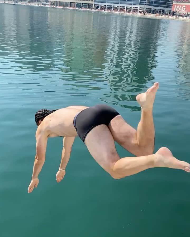 ショーン・ガルニエのインスタグラム：「Challenge failed 🤣🤣 Backstage in my story ✅ 🔸 #SeanGarnier #Urbanballer #Fail」