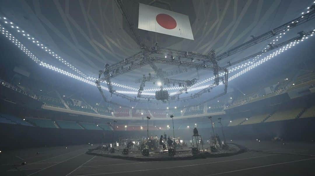のインスタグラム：「3rdフルアルバム「Between the Black and Gray」の発売を記念して、2020年10月19日に日本武道館で行われたMONOEYES初の単独生配信ライブより、「Fall Out」「My Instant Song」の2曲を公開しました！ （2022年1月14日まで視聴可能です）  MONOEYES “Between the Black and Gray Live on Streaming 2020” at Nippon Budokan  https://youtu.be/_1ULlqZIyIA  Instagramストーリーからもご覧いただけます。  #monoeyes」