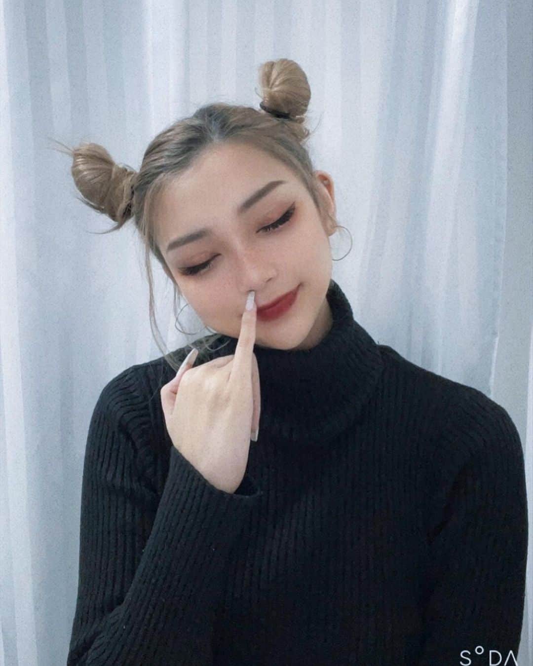えまぽち(穂波エマ)のインスタグラム：「SODAで自撮り💜💖  めっちゃメイクとかフィルターの種類いっぱいあって、気分によってメイクも変えれるし すっぴんとかでも絶対盛れるし最強すぎた。。 とりあえず種類がいっぱいで 使い分けるん楽しい✨  #盛り方は自分次第　#soda #団子がすごい形」