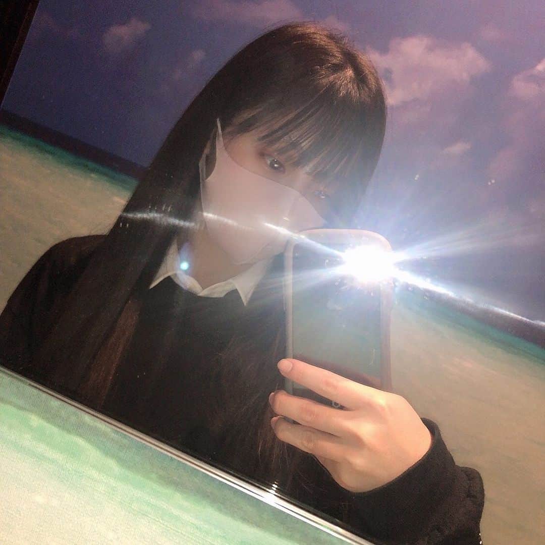 尾野寺みさのインスタグラム：「﻿ ﻿ ﻿ これは前に友達とカラオケに行った時の写真なんだけど、最近レコーディング前絶対カラオケ行って自主練するようにしてる﻿ ﻿ ﻿ 声出すって大事ね﻿ ﻿ ﻿ #カラオケ #レコーディング #アイドル﻿ #ジャンカラ #友達 #放課後 #高校生 #寄り道﻿ #マスク #必須」