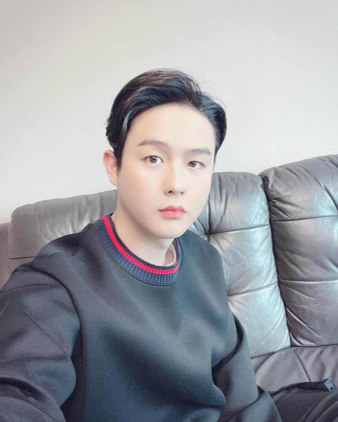 インジュン のインスタグラム：「あーーもうみんなに会いたすぎる 아.....진짜 콘서트 너무하고싶다 . . . #셀카#셀피#데일리#일상#인준 #selfie#daily#l4l#injun #ライブ#したい#ステージでみんなと遊びたい」