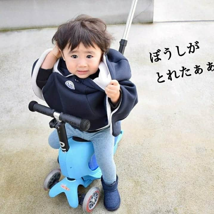 microscooters_japanさんのインスタグラム写真 - (microscooters_japanInstagram)「Reposted from @nina__mama_ ． ． お外大好きやんちゃ坊主👶 ． Xmasはプレゼントに目もくれず ミニトゥーゴーデラックス乗り回してた人← @microscooters_japan ☺︎ ． やる気満々❤︎ 1人でスイスイ乗れるようになったよ~🥰  ． ． 名前入りポンチョ @doraco_official  ． ． #2020マイクロスクータークリスマスキャンペーン #外遊び#男の子ママ」1月15日 18時28分 - microscooters_japan