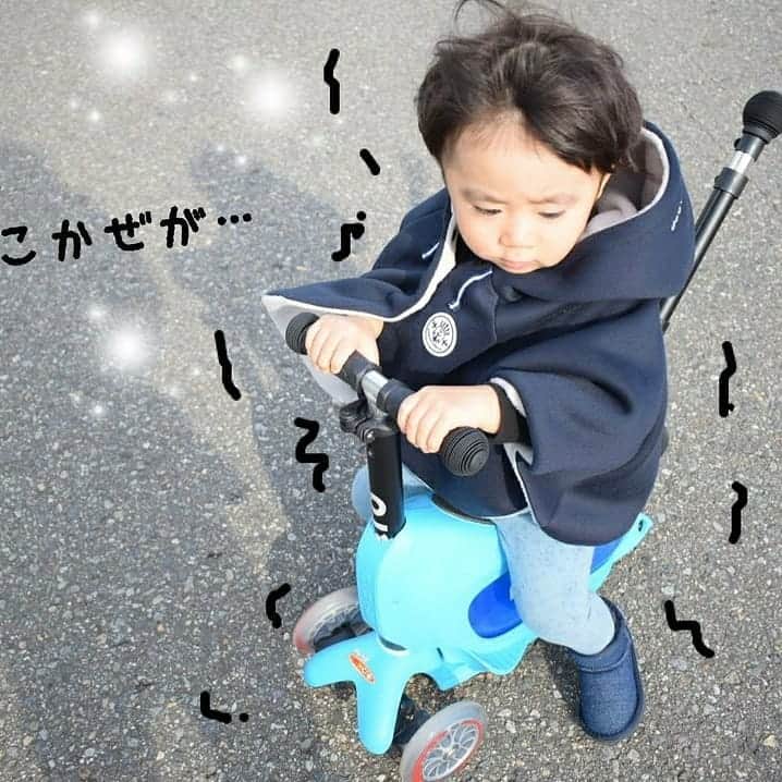 microscooters_japanさんのインスタグラム写真 - (microscooters_japanInstagram)「Reposted from @nina__mama_ ． ． お外大好きやんちゃ坊主👶 ． Xmasはプレゼントに目もくれず ミニトゥーゴーデラックス乗り回してた人← @microscooters_japan ☺︎ ． やる気満々❤︎ 1人でスイスイ乗れるようになったよ~🥰  ． ． 名前入りポンチョ @doraco_official  ． ． #2020マイクロスクータークリスマスキャンペーン #外遊び#男の子ママ」1月15日 18時28分 - microscooters_japan