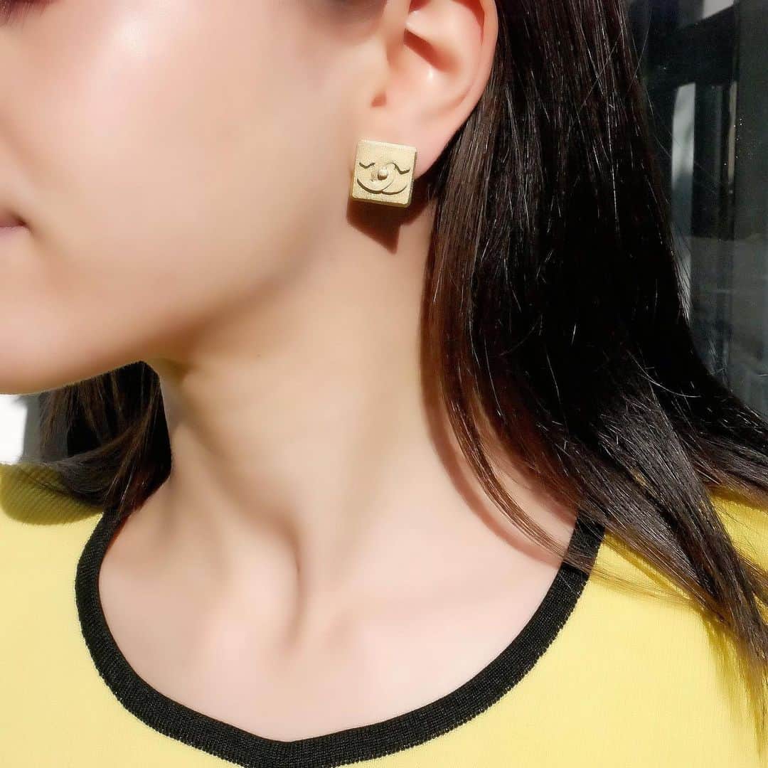 Vintage Brand Boutique AMOREさんのインスタグラム写真 - (Vintage Brand Boutique AMOREInstagram)「Vintage Chanel earring.  On website search for: AO32165  Free Shipping Worldwide 📩DM for more info and pricing  ➡️info@amorevintagetokyo.com  #vintagechanel #chanel #earrings  #chanelearrings #vintage」1月15日 18時32分 - amore_tokyo