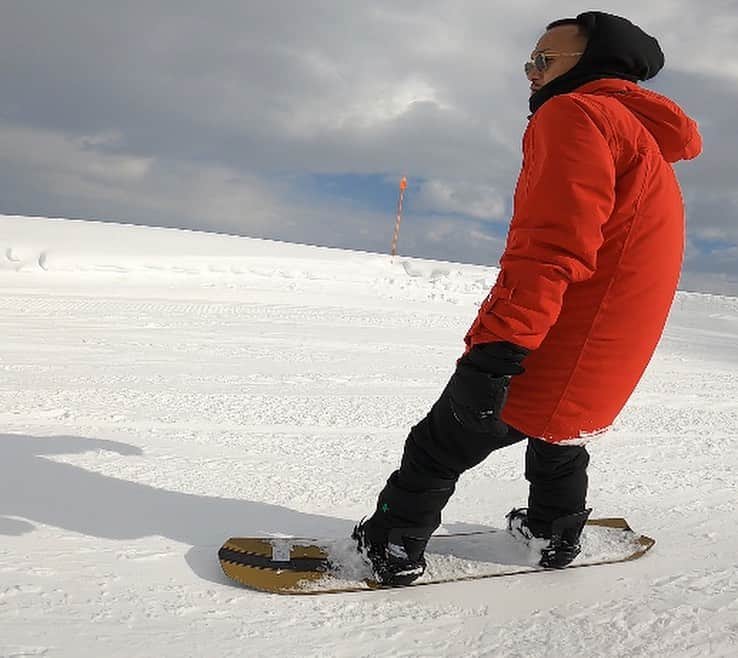 のインスタグラム：「Snowboarding during Quarantine 🏂」